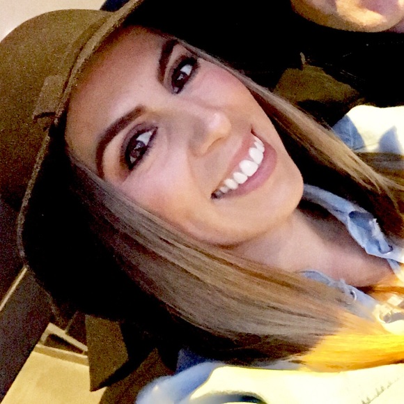 Meet your Posher, Briana - Picture 1 of 1